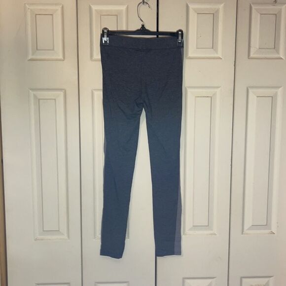PINK Victoria's Secret Two Tone Gray Leggings XS - Picture 6 of 14